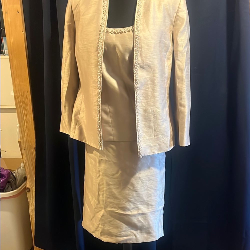 Kasper Cream Sheath Midi skirt, sleeveless top and jacket Scoop Neck, beaded